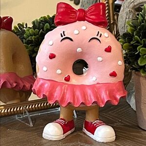 NEW! SWEET Vintage Inspired Valentine’s Day Girl Donut Heart Resin Statue